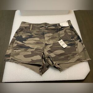 🆕 Express Camouflage Print Shorts